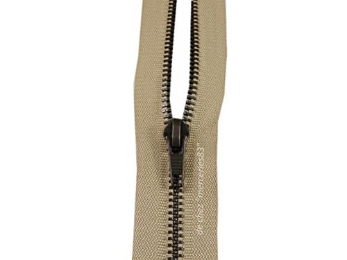 70 cm Beige Zip Mesh Brass 5 mm – A Runner Metal Zipper can be opened Construction Beige – Mesh Metal 70 cm Width 3 cm.