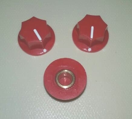 Set of 3 Red Heptagonal, (7-sided) Skirted Knobs for Electric Guitar, Bass, Amplifier, Effects Pedal, Audio, Smooth Bore with Set Screw