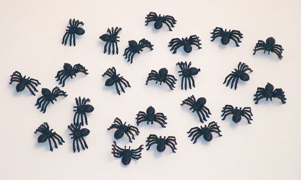 25 Halloween deco spiders, 2 cm, black