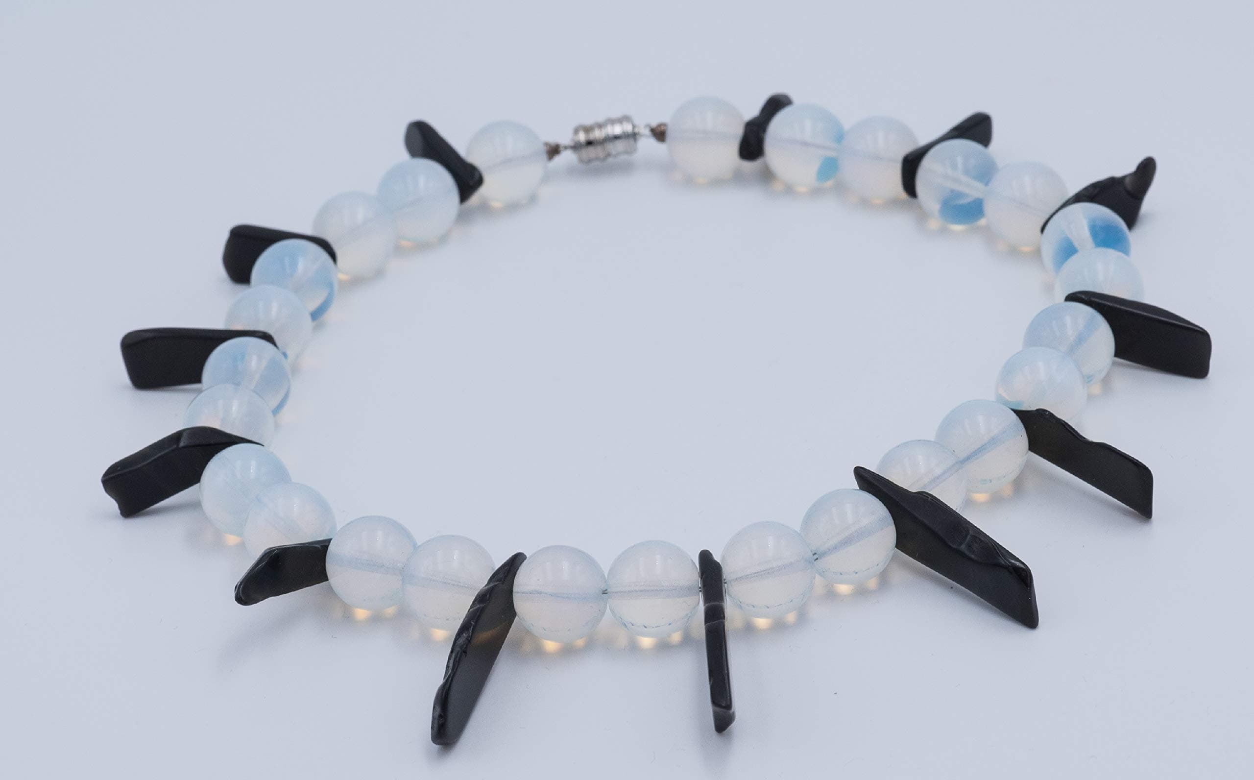 Necklace with opalized glas and black obsidian