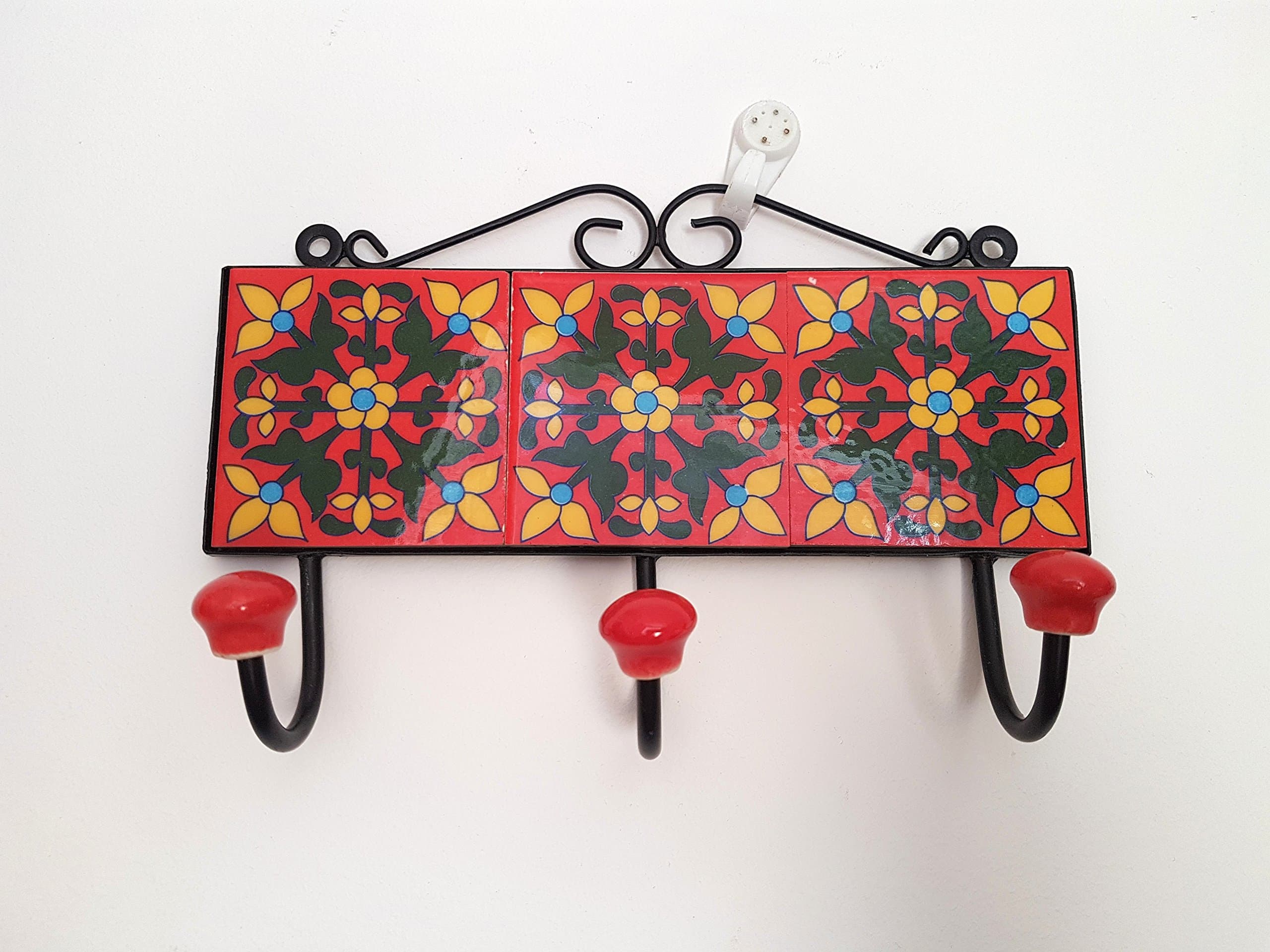 Mythri Handicrafts Decorative ceramic tile handmade coat hooks