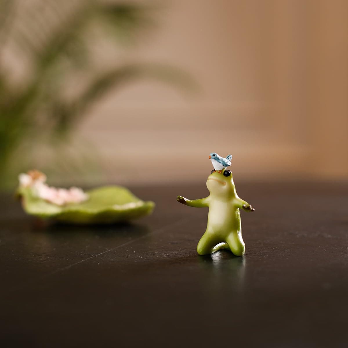 Home4U Multi Polyresin Ribbit The Frog Mini Object