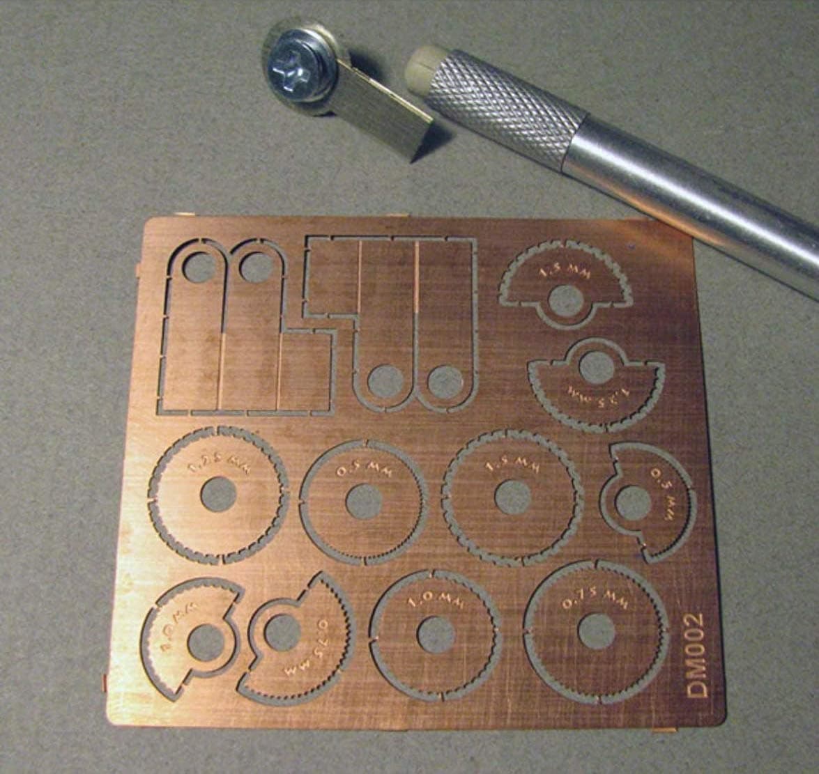 DAN MODELS REVITERS for Imitation RIVETING (5 Discs with Different RIVETING Steps) 1/35 002
