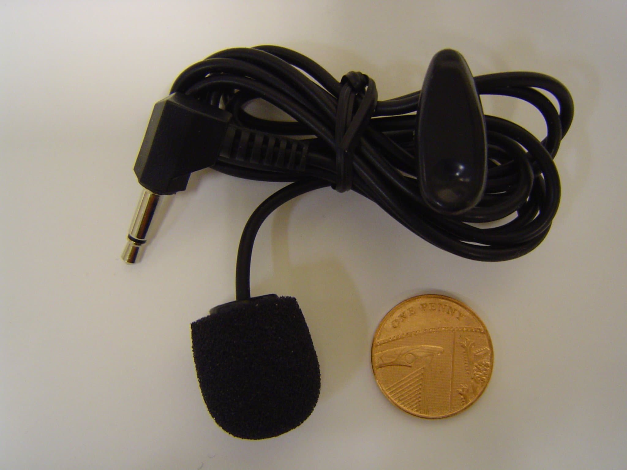 Clip On Microphone mini condenser Mono 3.5mm jack 1.1 m length tie clip for all types of recorders Micro recorders Mini recorders Computer recorders Mp3 recorders IC Recorders Skype etc Suitable for SANYO RECORDERS SONY Recorders Panasonic recorders Olympus recorders INCLUDES WINDSHIELD SPONGE BULK PACKING