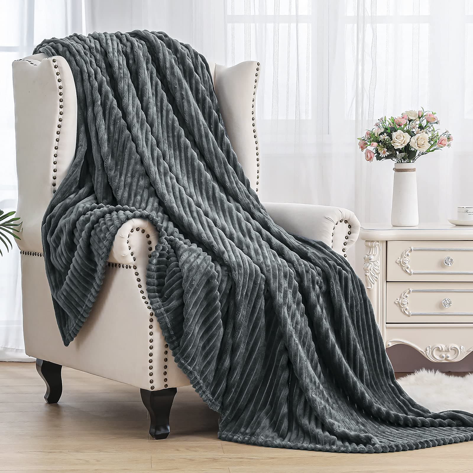 SE SOFTEXLYExtra Soft Striped Fleece Throw Blankets (Grey, 50"x60"), Lightweight Cozy Flannel Throw Blankets for All Season, Luxurious Warm Flannel Bedding Blanket for Home Bed, Sofa & Dorm