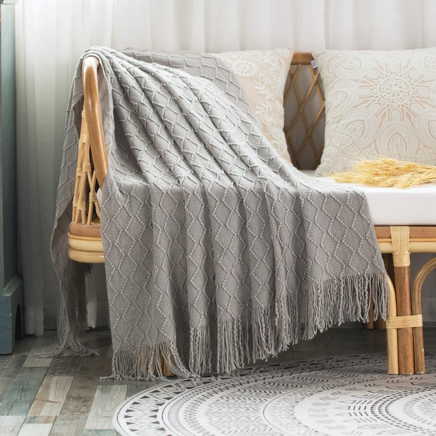 Arabest Knitted Throw Blankets, Lightweight Soft Throw Blanket for Couch, Woven Throw Blanket with Tassels Suitable, Throw Blanket for Sofa, Travel All Seasons for Women, Men (127 x 172CM, Light Grey)