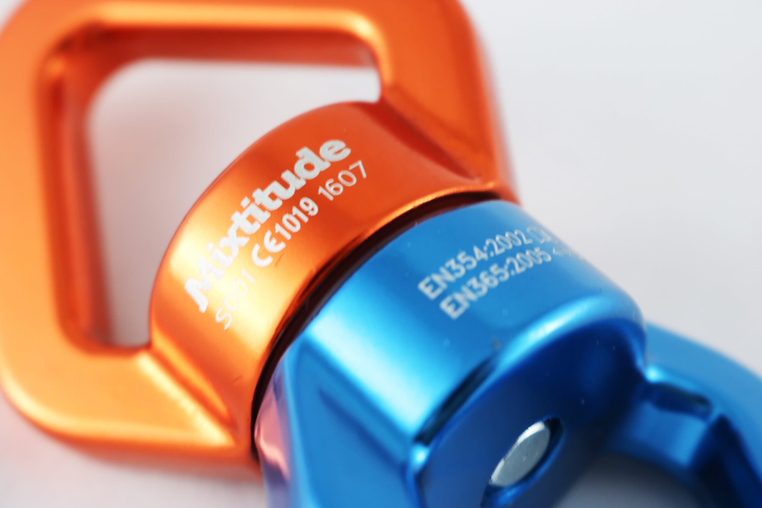 Safety Rotational Device Hanging Accessory Durable Smooth & Quiet Spinner Connector For Rope Climbing Swing or Hammock It Comes With 2 Carabiners 1 Polyester Webbing & 1 Bag.