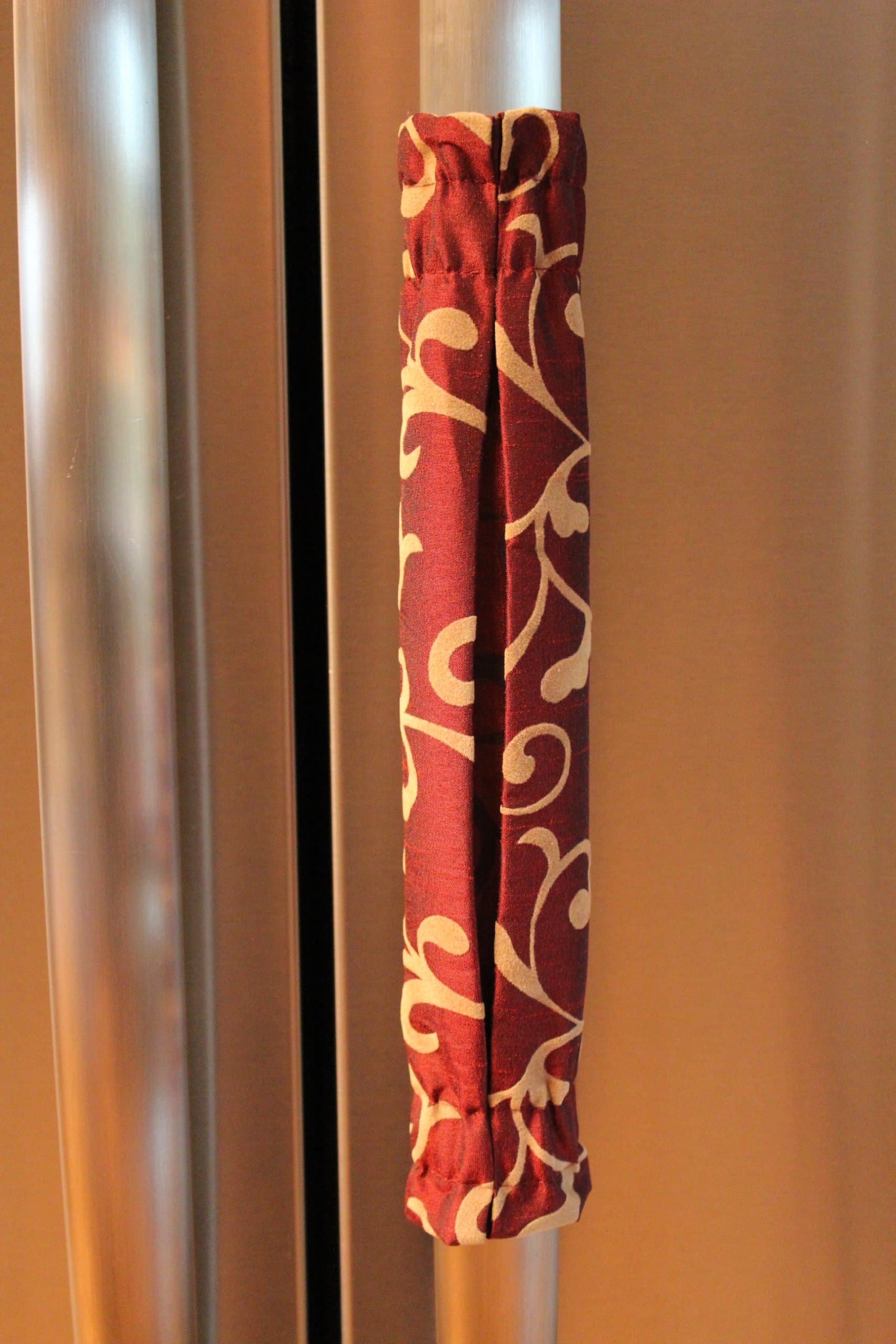 Handle Babe Decorative Kitchen Appliance Handle Cover-Unique Pocket Design Catches Drips, Smudges and Fingerprints Leaving Stainless Steel Kitchen Appliances Shiny