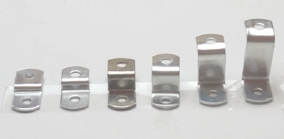 Offset Canvas Clips For Picture Framing Starters Package. Includes (20) of each 1/8" 1/4" 3/8" 1/2" 3/4" 1". Included is 120 pieces #6 X 3/8" pan-head screws.